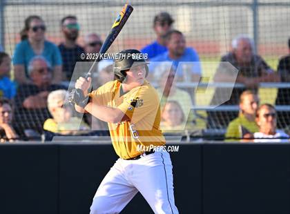 Thumbnail 3 in St. James vs. Winnfield (LHSAA Division III Non-Select Bi-District) photogallery.