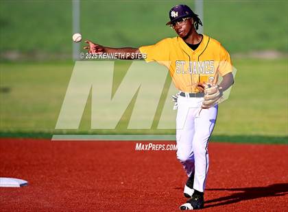 Thumbnail 3 in St. James vs. Winnfield (LHSAA Division III Non-Select Bi-District) photogallery.