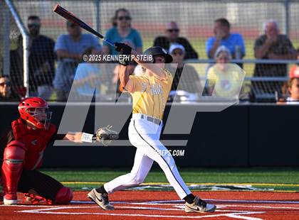 Thumbnail 1 in St. James vs. Winnfield (LHSAA Division III Non-Select Bi-District) photogallery.