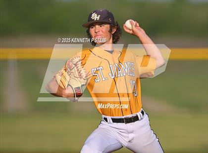 Thumbnail 3 in St. James vs. Winnfield (LHSAA Division III Non-Select Bi-District) photogallery.