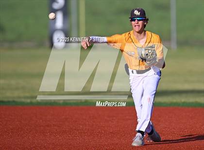 Thumbnail 1 in St. James vs. Winnfield (LHSAA Division III Non-Select Bi-District) photogallery.