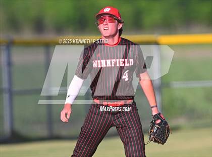 Thumbnail 3 in St. James vs. Winnfield (LHSAA Division III Non-Select Bi-District) photogallery.