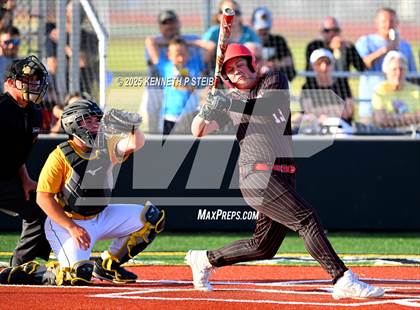Thumbnail 2 in St. James vs. Winnfield (LHSAA Division III Non-Select Bi-District) photogallery.
