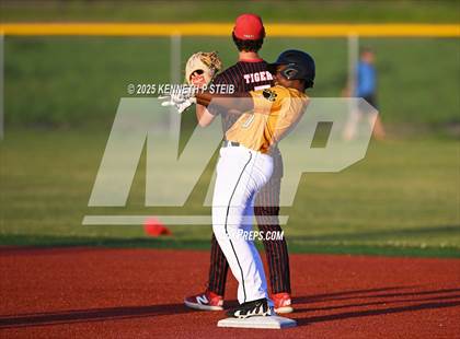 Thumbnail 3 in St. James vs. Winnfield (LHSAA Division III Non-Select Bi-District) photogallery.