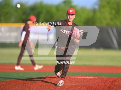 Thumbnail 2 in St. James vs. Winnfield (LHSAA Division III Non-Select Bi-District) photogallery.