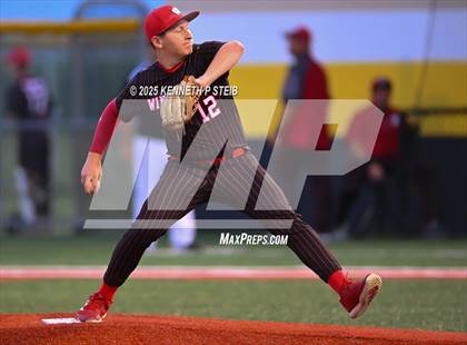 Thumbnail 2 in St. James vs. Winnfield (LHSAA Division III Non-Select Bi-District) photogallery.