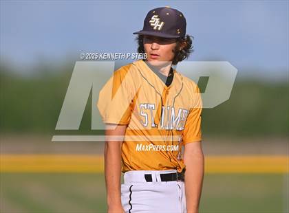 Thumbnail 2 in St. James vs. Winnfield (LHSAA Division III Non-Select Bi-District) photogallery.