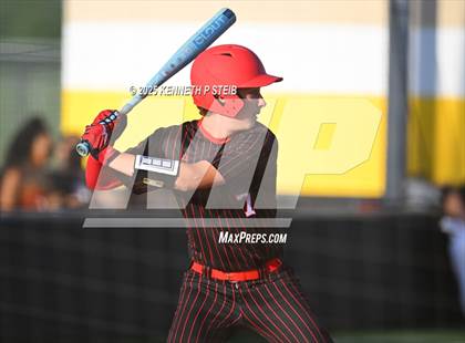 Thumbnail 2 in St. James vs. Winnfield (LHSAA Division III Non-Select Bi-District) photogallery.