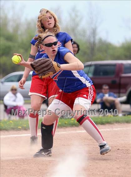 Thumbnail 2 in Sweet Home vs Medina (13th Depew Tournament) photogallery.