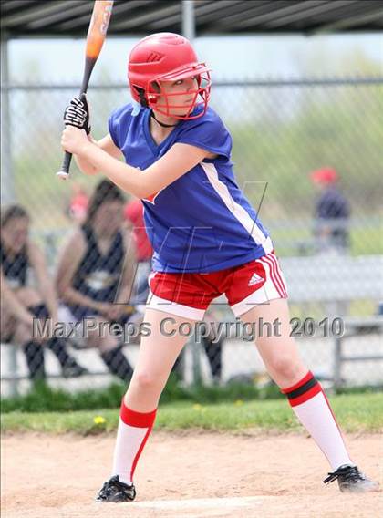 Thumbnail 2 in Sweet Home vs Medina (13th Depew Tournament) photogallery.