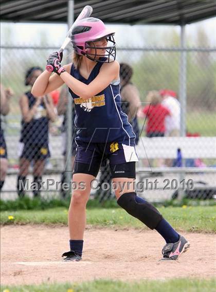 Thumbnail 3 in Sweet Home vs Medina (13th Depew Tournament) photogallery.