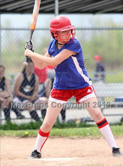 Thumbnail 3 in Sweet Home vs Medina (13th Depew Tournament) photogallery.