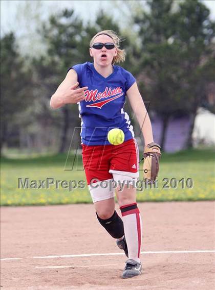 Thumbnail 3 in Sweet Home vs Medina (13th Depew Tournament) photogallery.