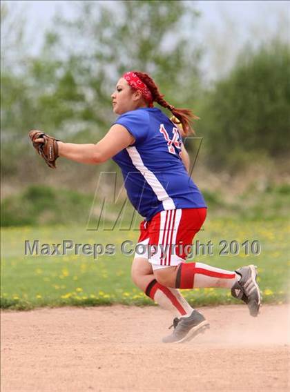 Thumbnail 1 in Sweet Home vs Medina (13th Depew Tournament) photogallery.