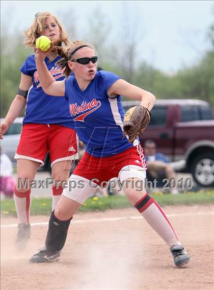 Thumbnail 3 in Sweet Home vs Medina (13th Depew Tournament) photogallery.