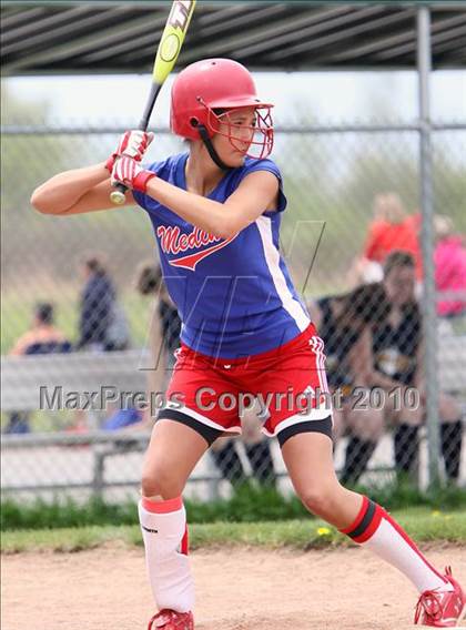 Thumbnail 1 in Sweet Home vs Medina (13th Depew Tournament) photogallery.