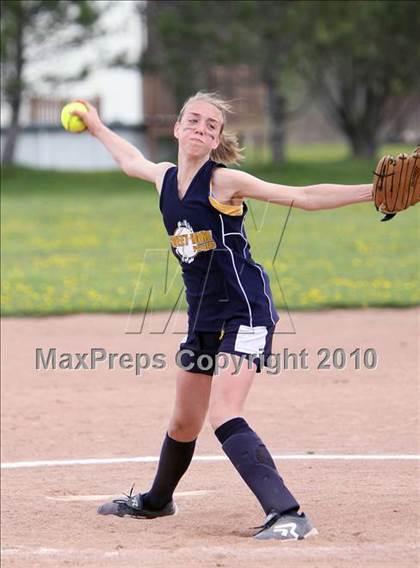 Thumbnail 1 in Sweet Home vs Medina (13th Depew Tournament) photogallery.