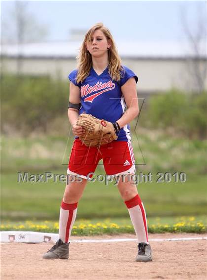 Thumbnail 2 in Sweet Home vs Medina (13th Depew Tournament) photogallery.