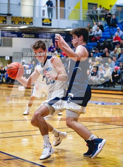 Thumbnail 2 in Pincknehville vs Bloomington Central Catholic (Bank of O'Fallon Shootout) photogallery.