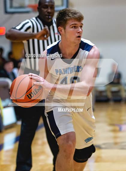 Thumbnail 3 in Pincknehville vs Bloomington Central Catholic (Bank of O'Fallon Shootout) photogallery.