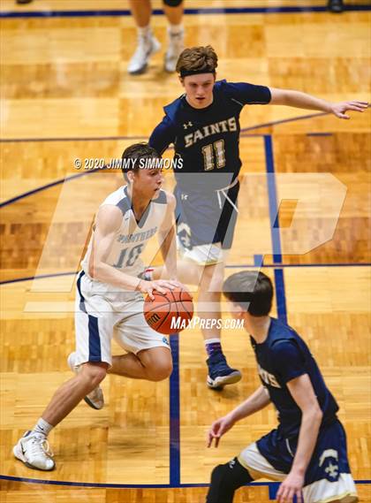 Thumbnail 3 in Pincknehville vs Bloomington Central Catholic (Bank of O'Fallon Shootout) photogallery.