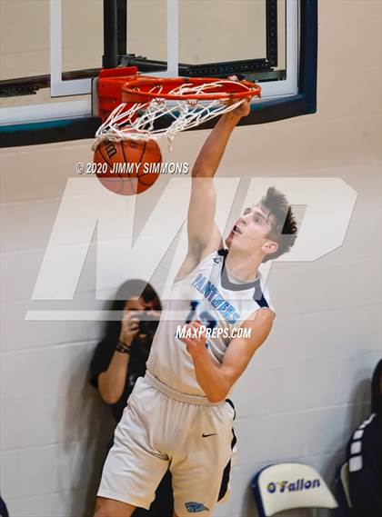 Thumbnail 3 in Pincknehville vs Bloomington Central Catholic (Bank of O'Fallon Shootout) photogallery.