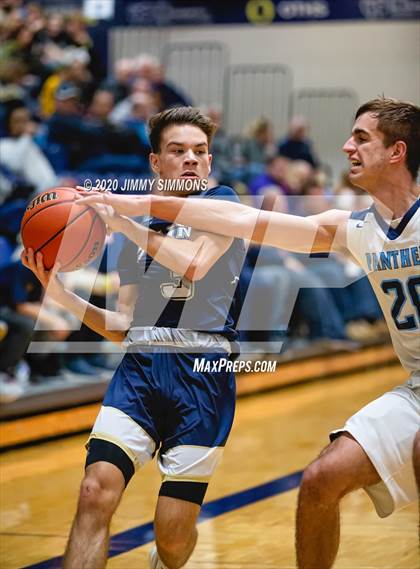 Thumbnail 3 in Pincknehville vs Bloomington Central Catholic (Bank of O'Fallon Shootout) photogallery.