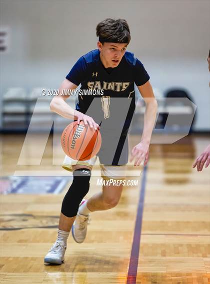 Thumbnail 1 in Pincknehville vs Bloomington Central Catholic (Bank of O'Fallon Shootout) photogallery.