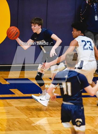Thumbnail 3 in Pincknehville vs Bloomington Central Catholic (Bank of O'Fallon Shootout) photogallery.