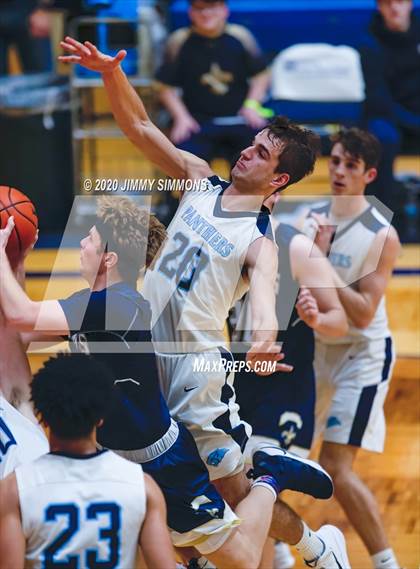 Thumbnail 2 in Pincknehville vs Bloomington Central Catholic (Bank of O'Fallon Shootout) photogallery.