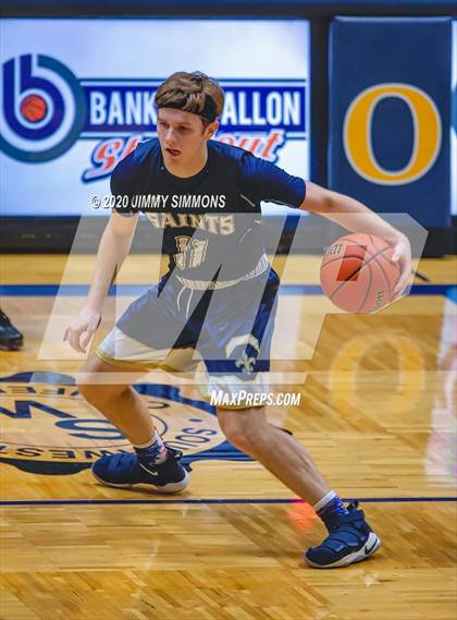 Thumbnail 1 in Pincknehville vs Bloomington Central Catholic (Bank of O'Fallon Shootout) photogallery.