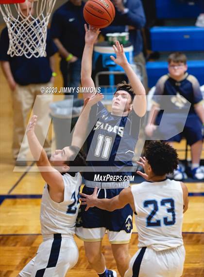 Thumbnail 2 in Pincknehville vs Bloomington Central Catholic (Bank of O'Fallon Shootout) photogallery.