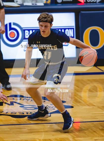 Thumbnail 3 in Pincknehville vs Bloomington Central Catholic (Bank of O'Fallon Shootout) photogallery.