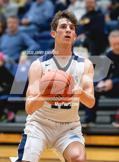 Thumbnail 3 in Pincknehville vs Bloomington Central Catholic (Bank of O'Fallon Shootout) photogallery.