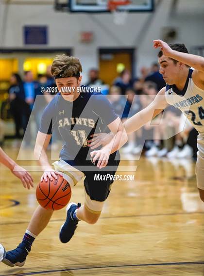 Thumbnail 2 in Pincknehville vs Bloomington Central Catholic (Bank of O'Fallon Shootout) photogallery.