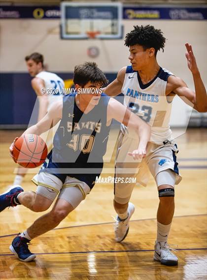 Thumbnail 2 in Pincknehville vs Bloomington Central Catholic (Bank of O'Fallon Shootout) photogallery.