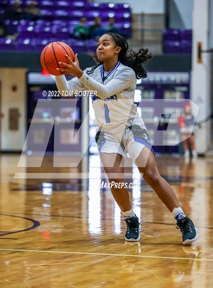 Thumbnail 3 in Shelton vs. Trinity Christian (TAPPS 4A Regional Playoff) photogallery.