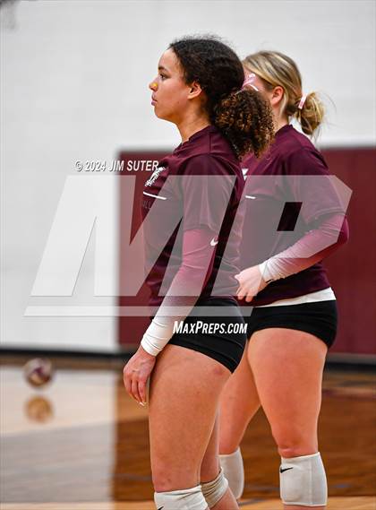 Thumbnail 3 in C.H. Yoe vs Summit Christian Academy photogallery.