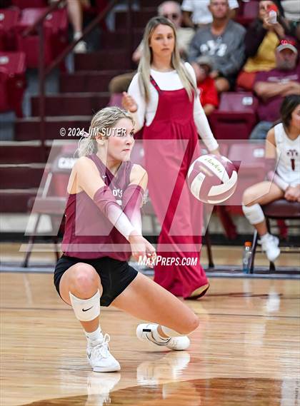 Thumbnail 2 in C.H. Yoe vs Summit Christian Academy photogallery.