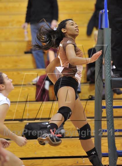 Thumbnail 2 in Chatfield vs. Palmer (CHSAA 5A Region 5) photogallery.