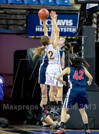 Thumbnail 2 in St. Francis vs. Lynbrook (CIF NorCal Regional D2 Final) photogallery.