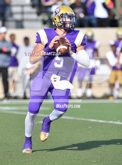 Thumbnail 1 in Windthorst vs. Mart (UIL 2A Division 1 Region 2 Area Playoff) photogallery.