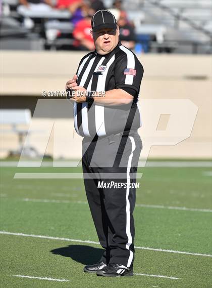 Thumbnail 2 in Windthorst vs. Mart (UIL 2A Division 1 Region 2 Area Playoff) photogallery.