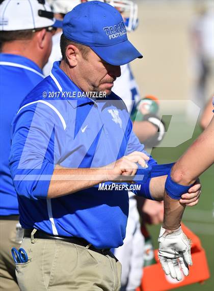 Thumbnail 1 in Windthorst vs. Mart (UIL 2A Division 1 Region 2 Area Playoff) photogallery.