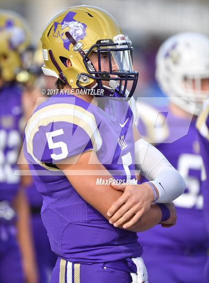 Thumbnail 2 in Windthorst vs. Mart (UIL 2A Division 1 Region 2 Area Playoff) photogallery.