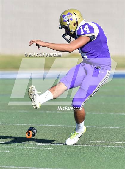 Thumbnail 3 in Windthorst vs. Mart (UIL 2A Division 1 Region 2 Area Playoff) photogallery.