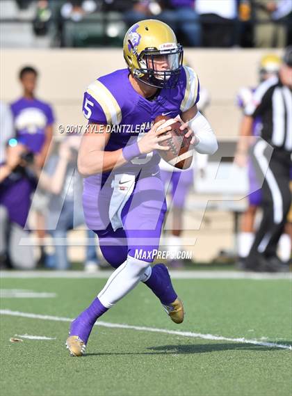 Thumbnail 1 in Windthorst vs. Mart (UIL 2A Division 1 Region 2 Area Playoff) photogallery.