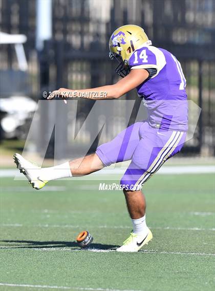 Thumbnail 2 in Windthorst vs. Mart (UIL 2A Division 1 Region 2 Area Playoff) photogallery.
