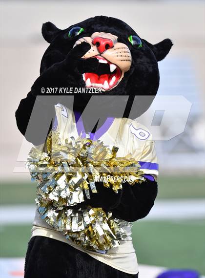 Thumbnail 1 in Windthorst vs. Mart (UIL 2A Division 1 Region 2 Area Playoff) photogallery.