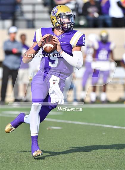 Thumbnail 3 in Windthorst vs. Mart (UIL 2A Division 1 Region 2 Area Playoff) photogallery.